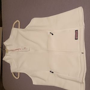 Vineyard Vine plush vest runs large in length